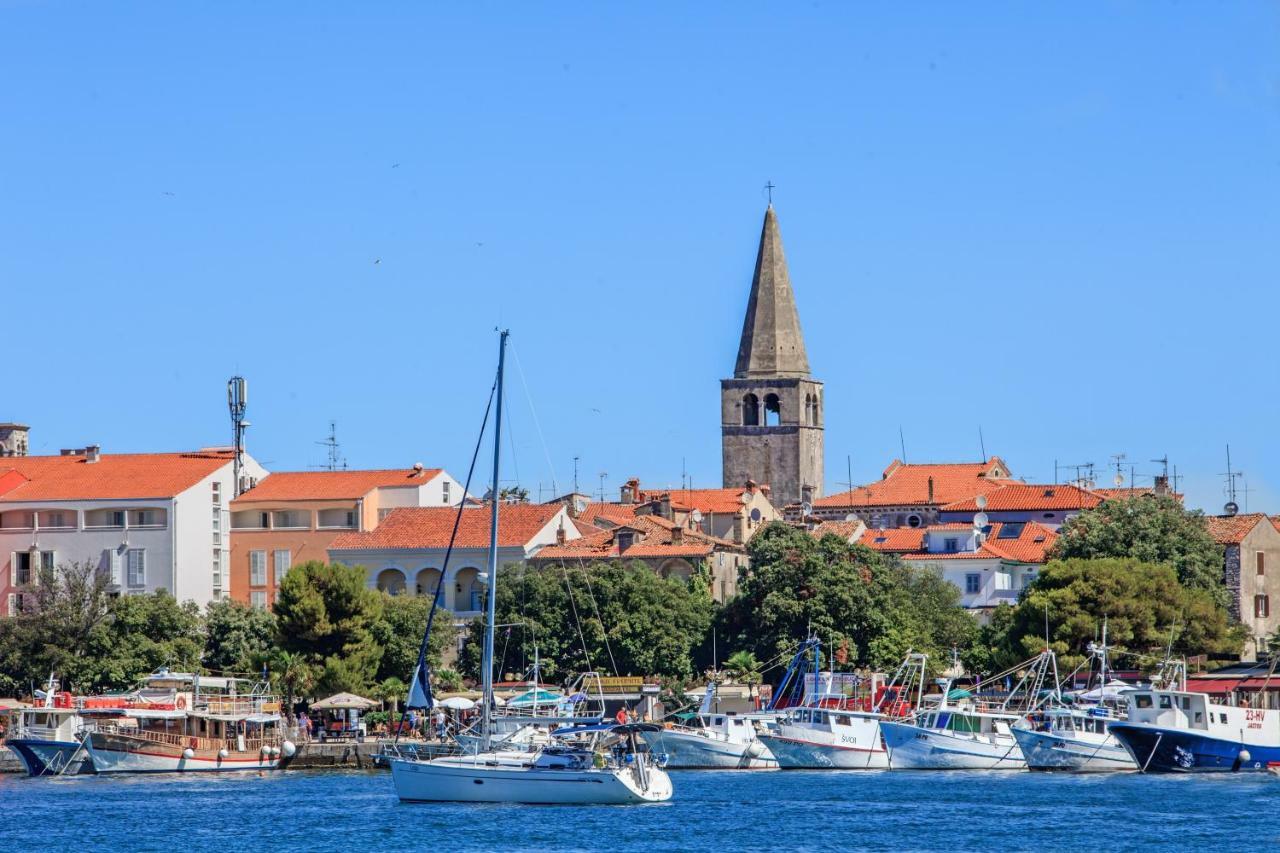 Apartment Old Town Square Porec Bagian luar foto