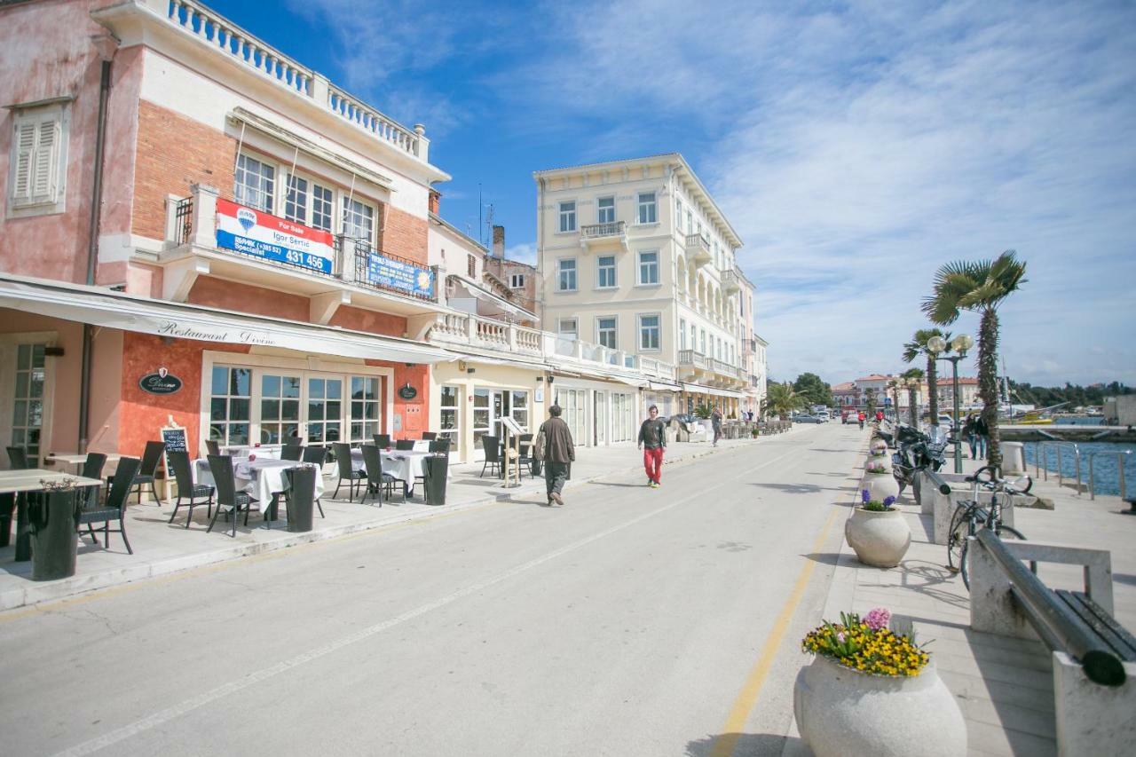 Apartment Old Town Square Porec Bagian luar foto